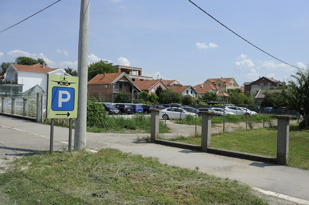 Сурчин: Чување аутомобила 400 динара по дану